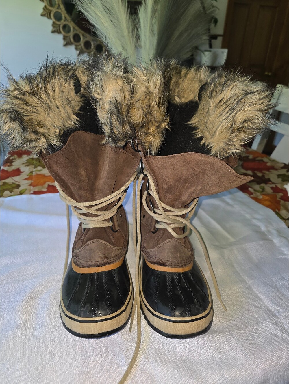 Sorel- Joan Of Arctic Waterproof snowboots Size 10